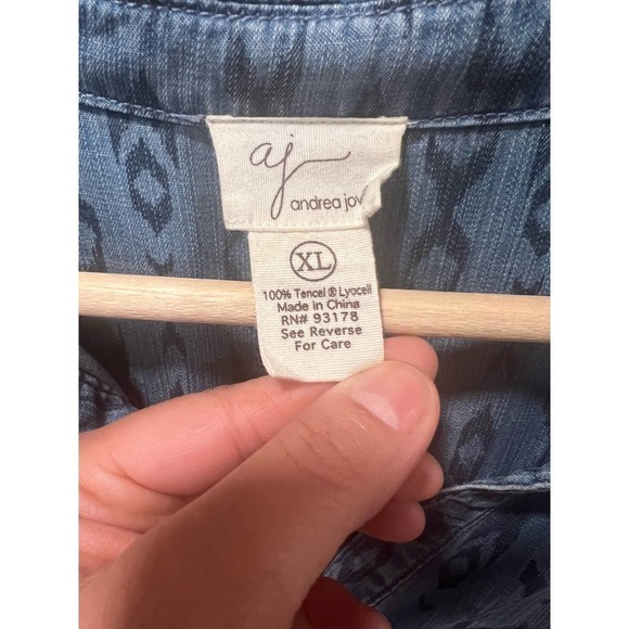 Women’s Andrea Jovine Boho Southwestern Print Chambray TunicTop XL - Picture 6 of 6